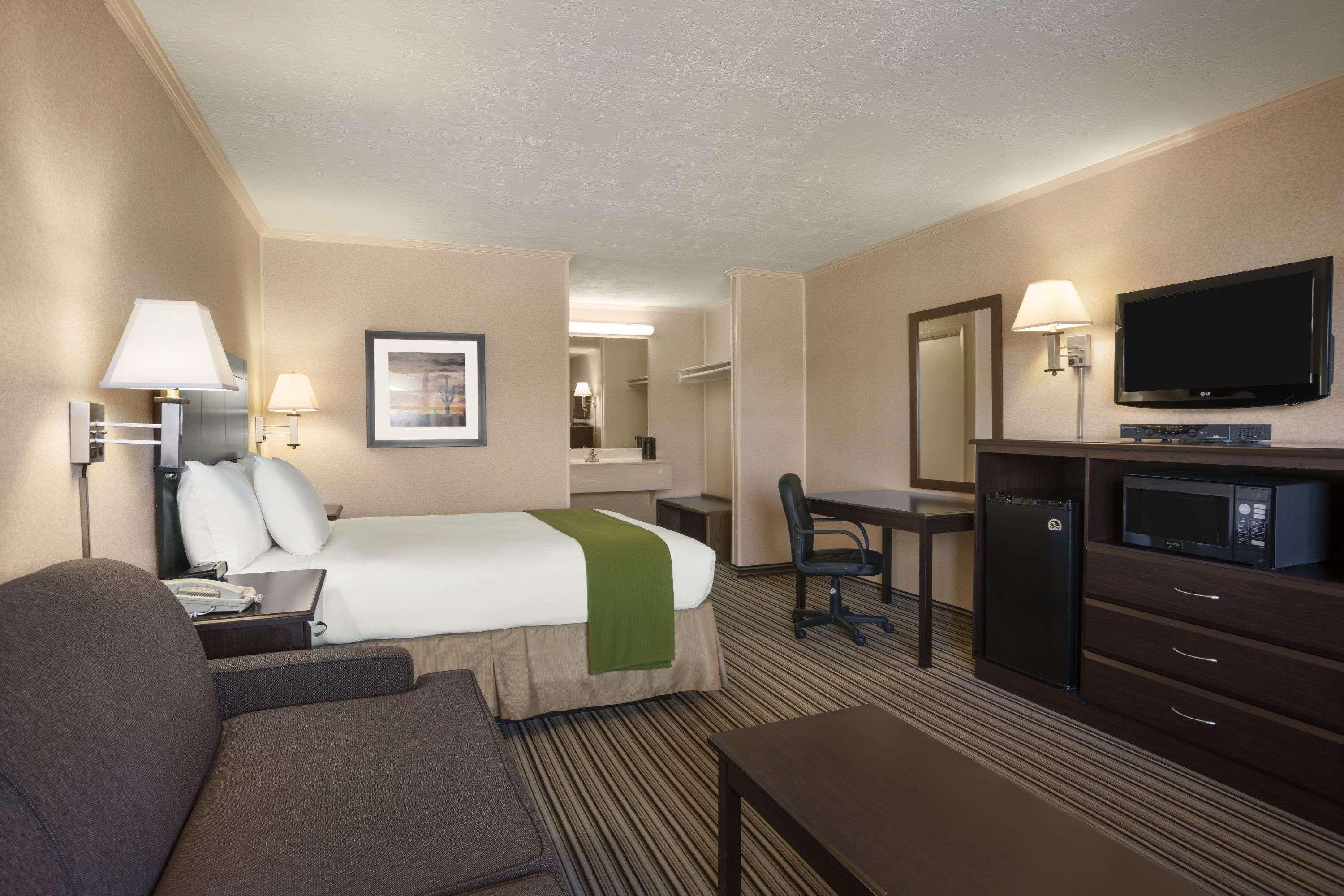 Days Inn By Wyndham Grants Bagian luar foto