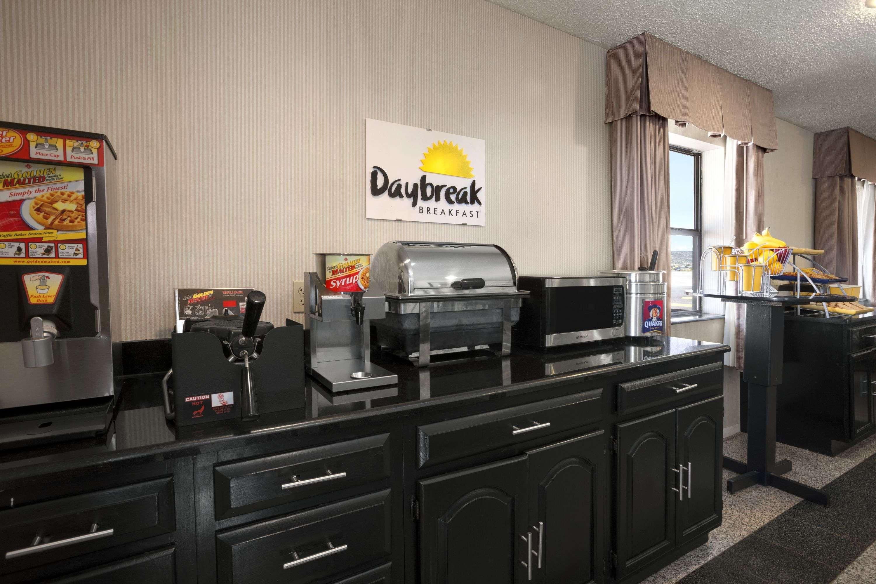 Days Inn By Wyndham Grants Bagian luar foto