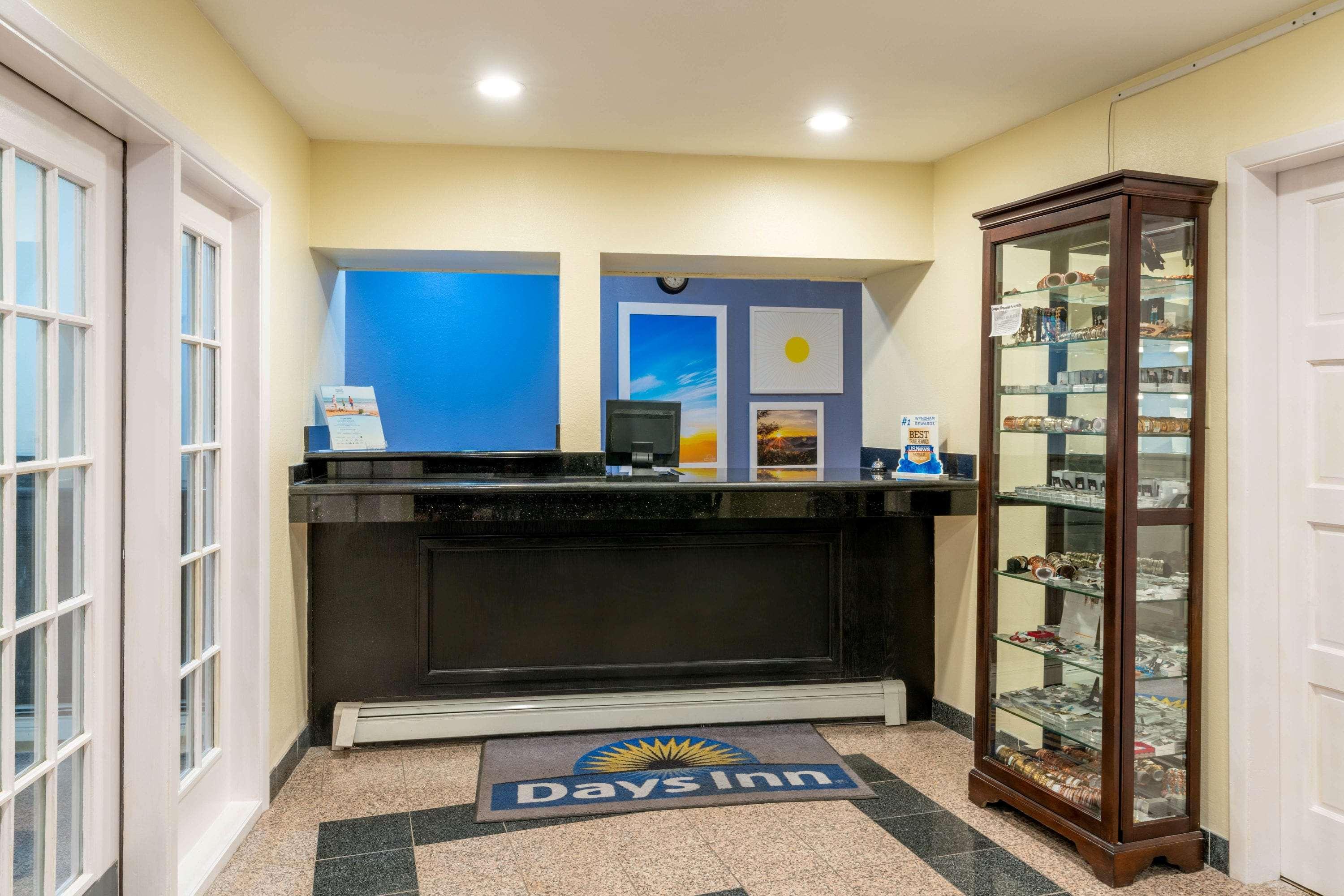Days Inn By Wyndham Grants Bagian luar foto