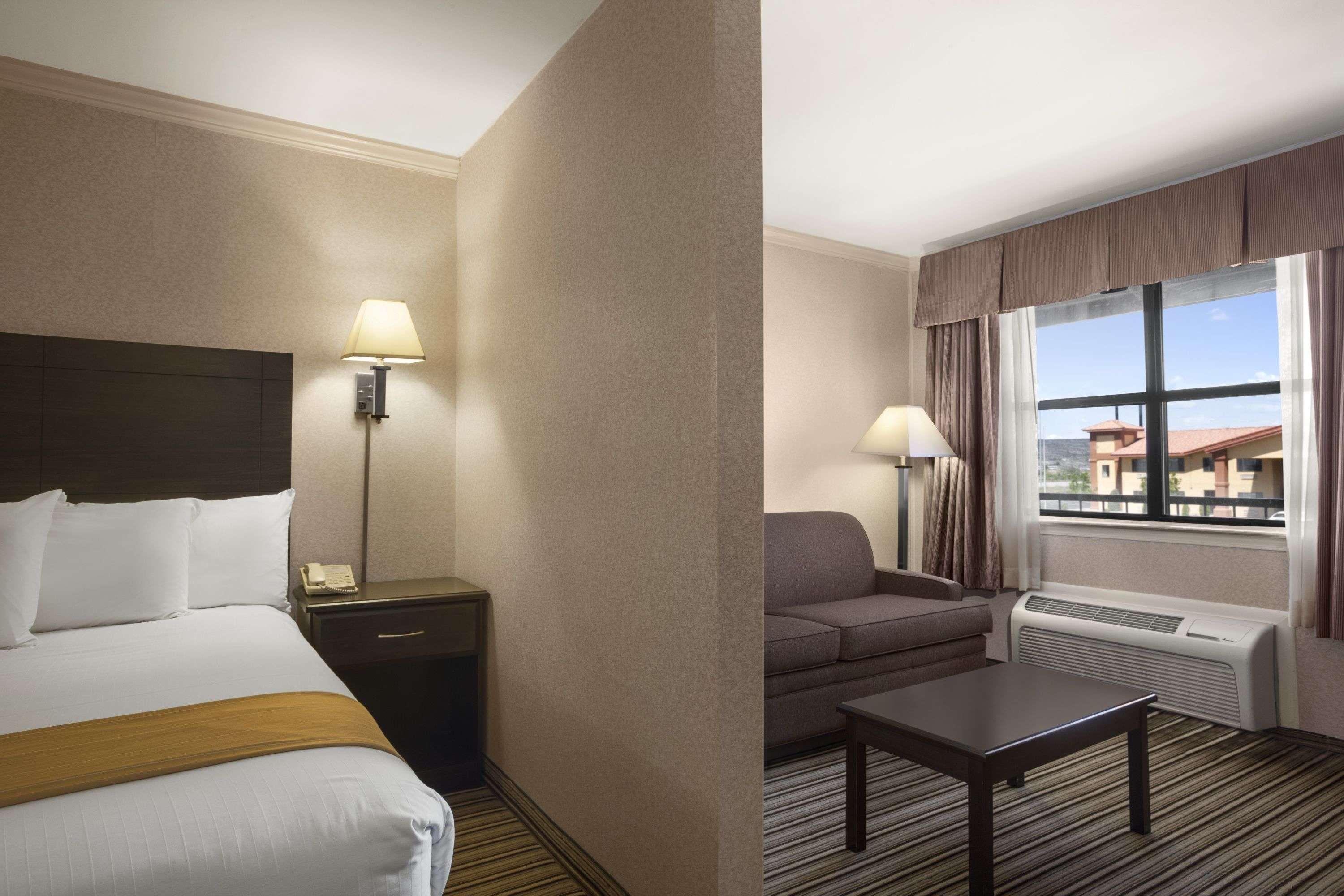 Days Inn By Wyndham Grants Bagian luar foto