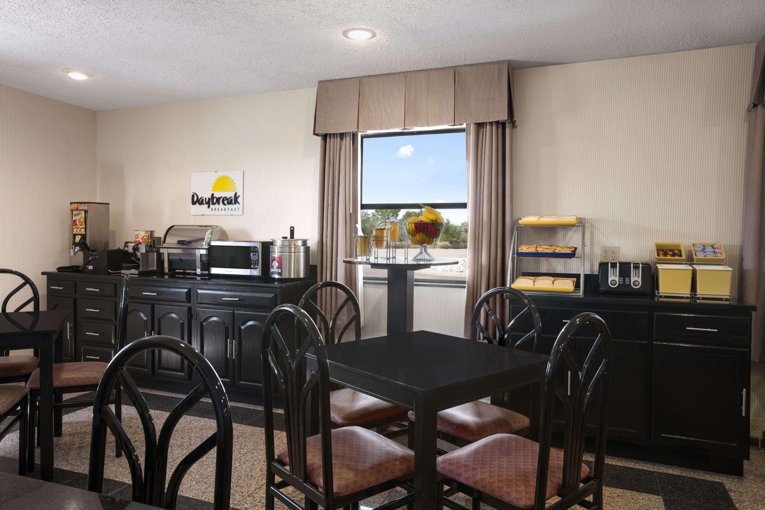 Days Inn By Wyndham Grants Bagian luar foto