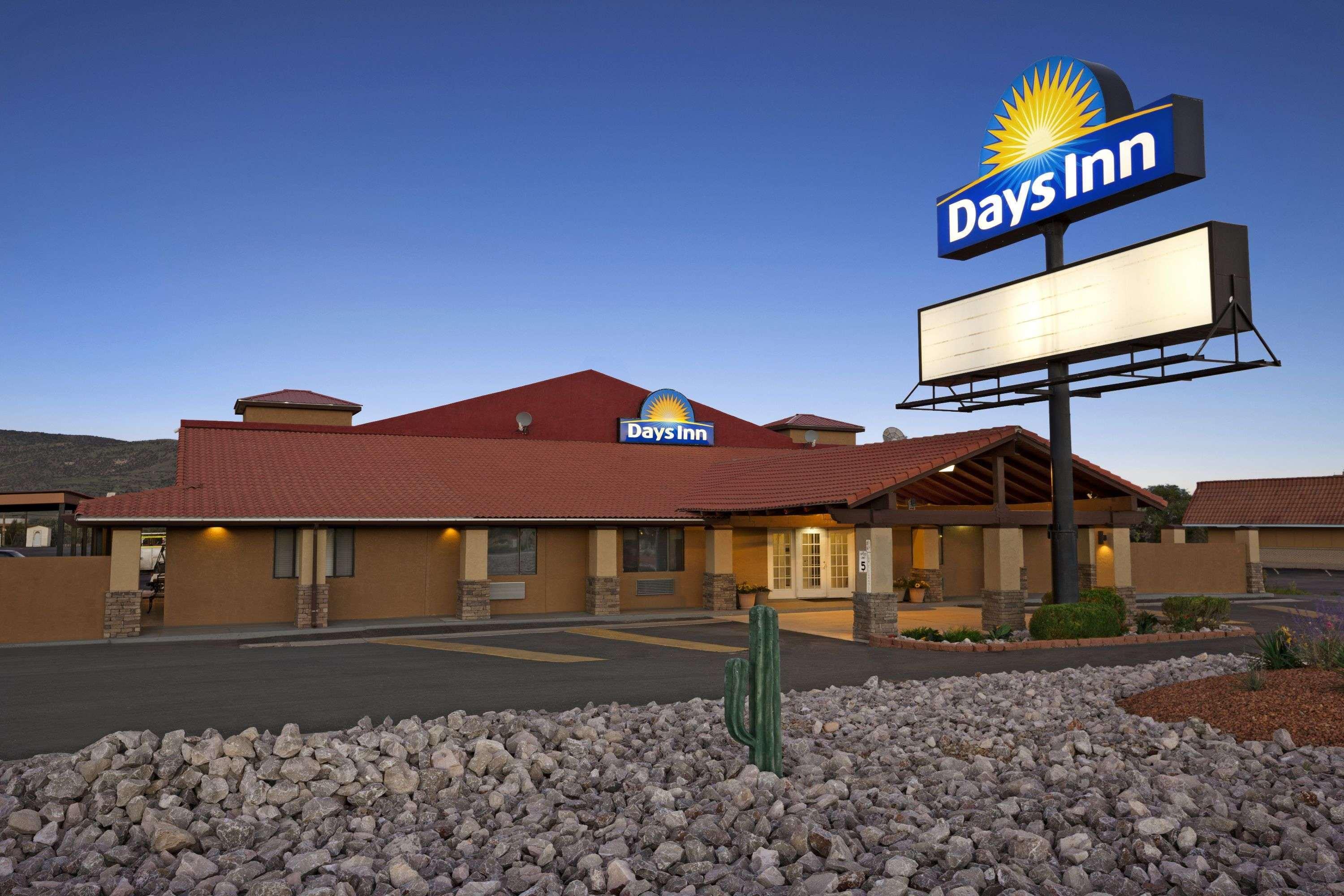 Days Inn By Wyndham Grants Bagian luar foto