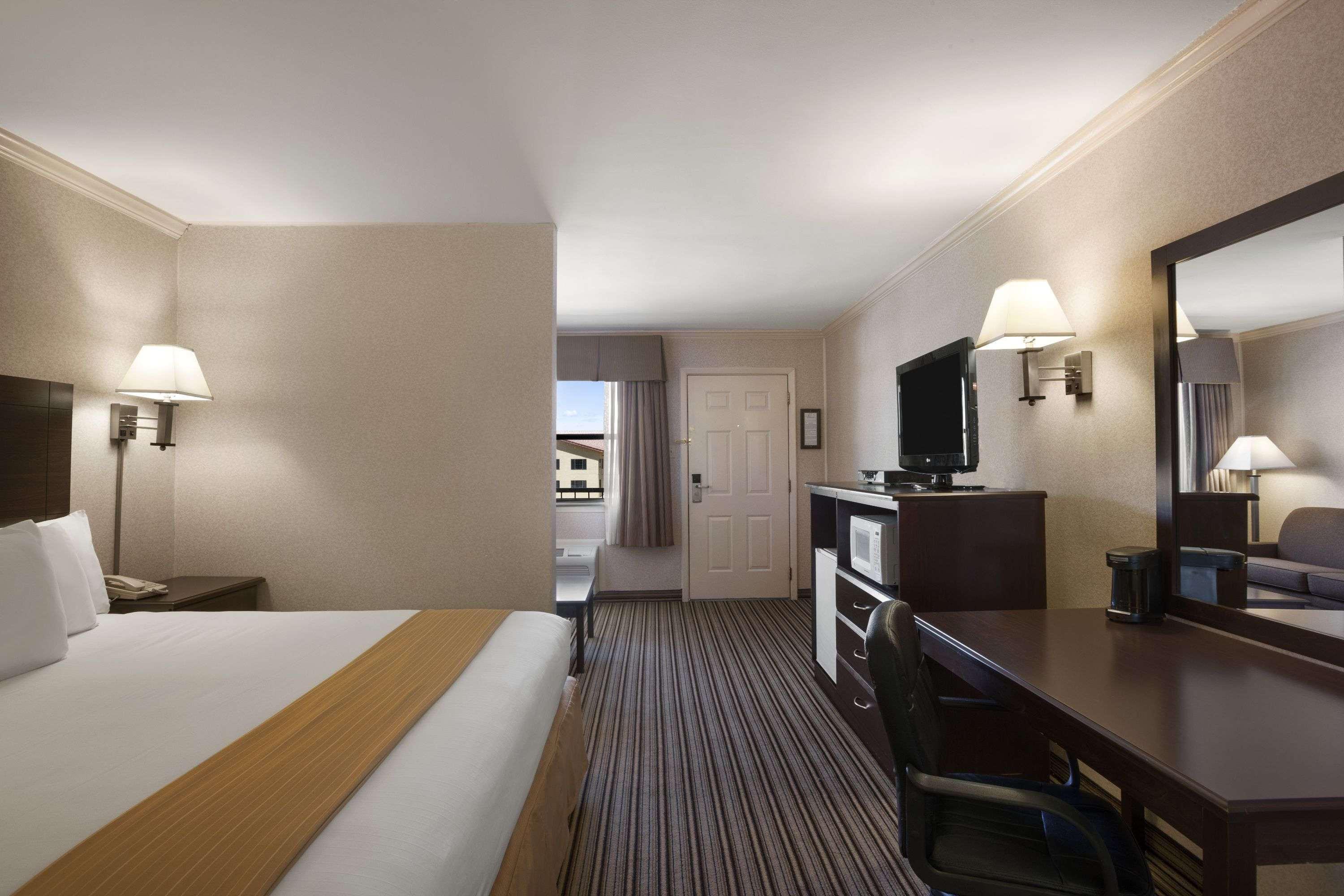 Days Inn By Wyndham Grants Bagian luar foto