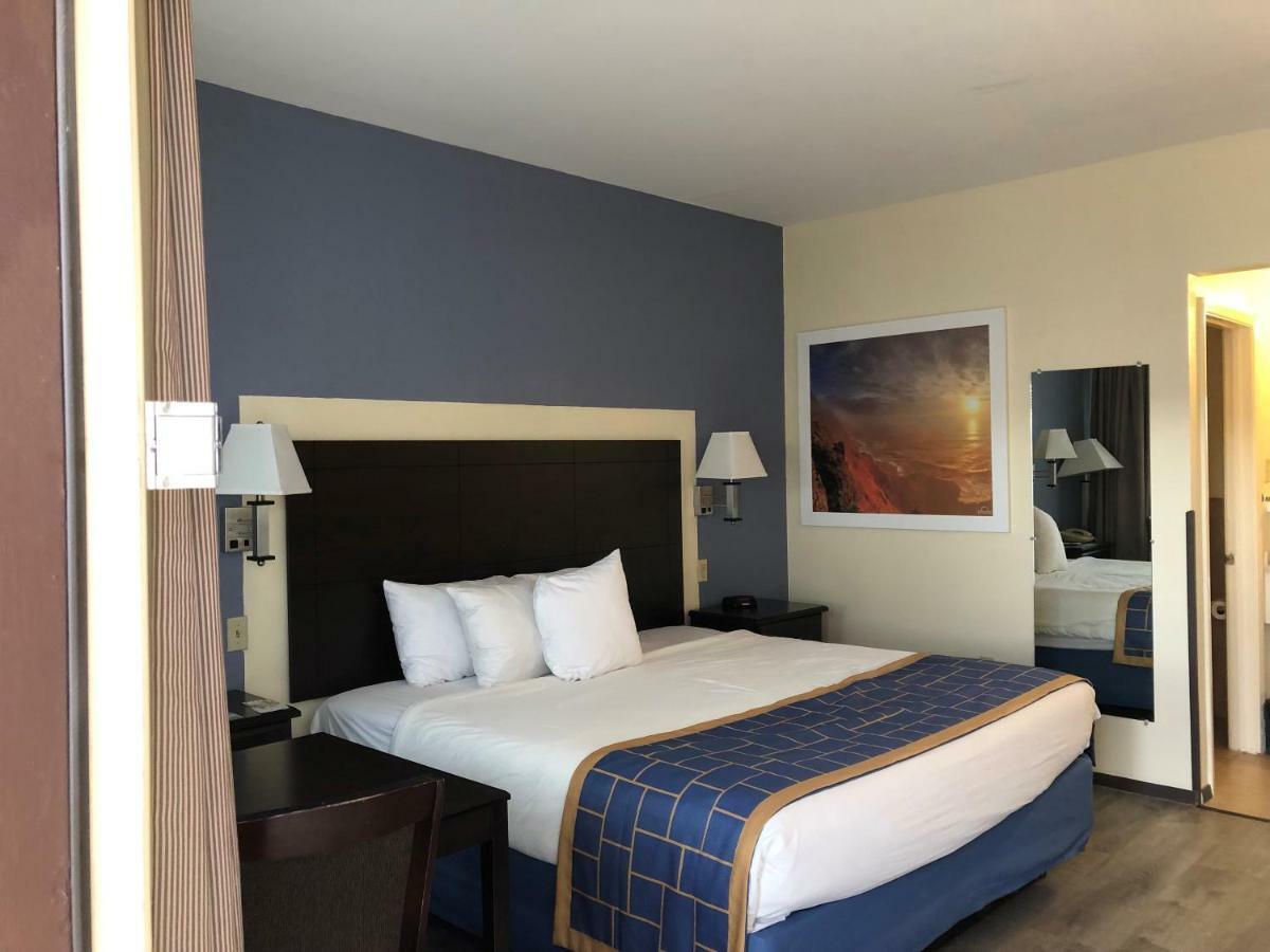 Days Inn By Wyndham Grants Bagian luar foto